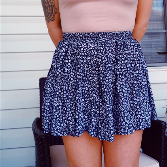 2 Mini Flare Skirts Bundle - Picture 9 of 12